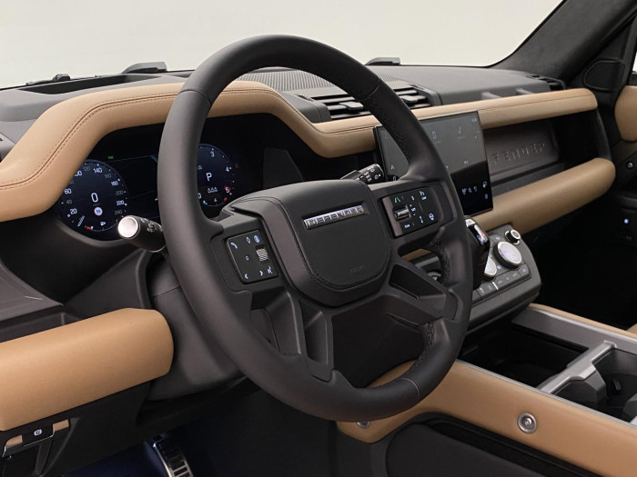 Land Rover Defender 110 D300 X AWD REZERVACE 3.0 d