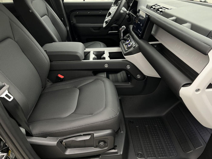 Land Rover Defender 110 D200 S AWD Aut 3.0 d