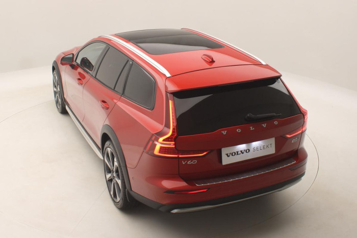 Volvo V60 CC B5 AWD ULTIMATE REZERVACE 2.0 CC CC