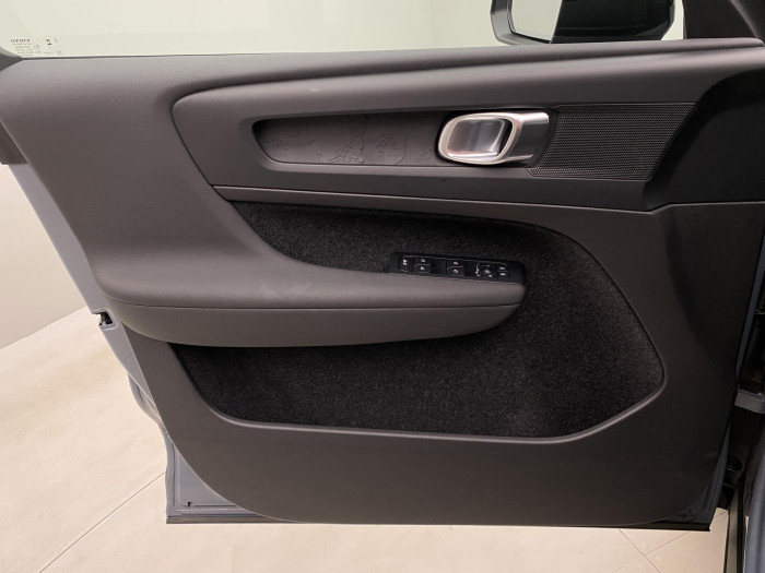 Volvo XC40 CORE SINGLE MOTOR RECHARGE