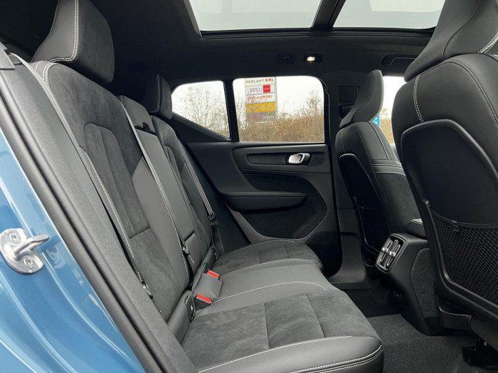 Volvo XC40 B4 DARK ULTIMATE Aut CZ