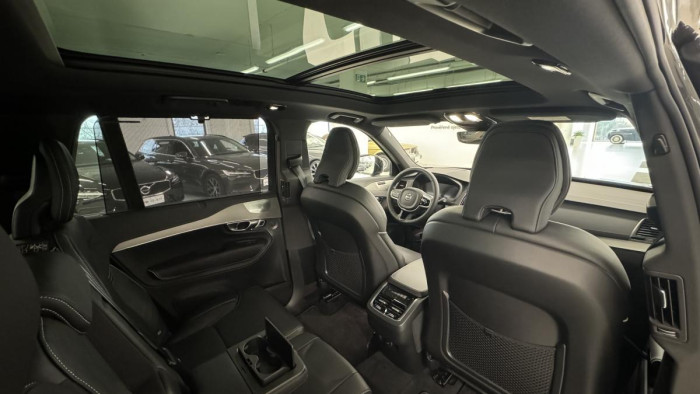 Volvo XC90 B5 AWD ULTIMATE DARK REZERVACE