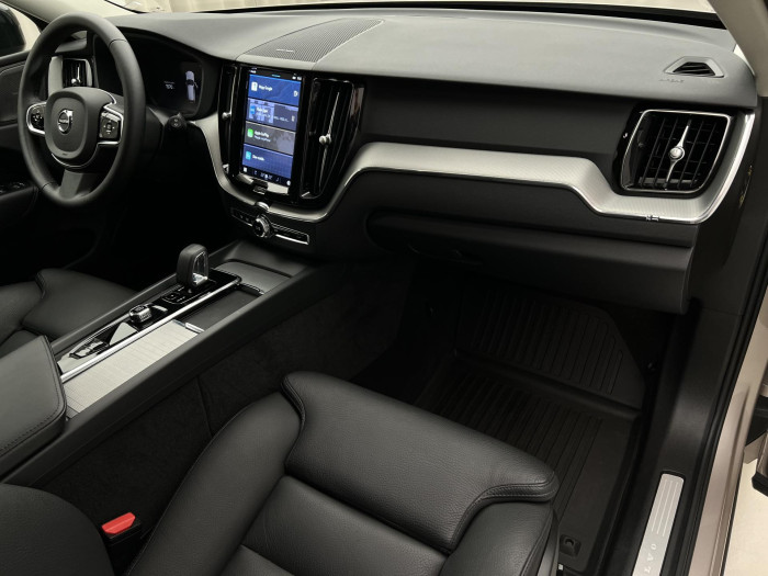 Volvo XC60 B4 AWD PLUS DARK AUT 1.maj.