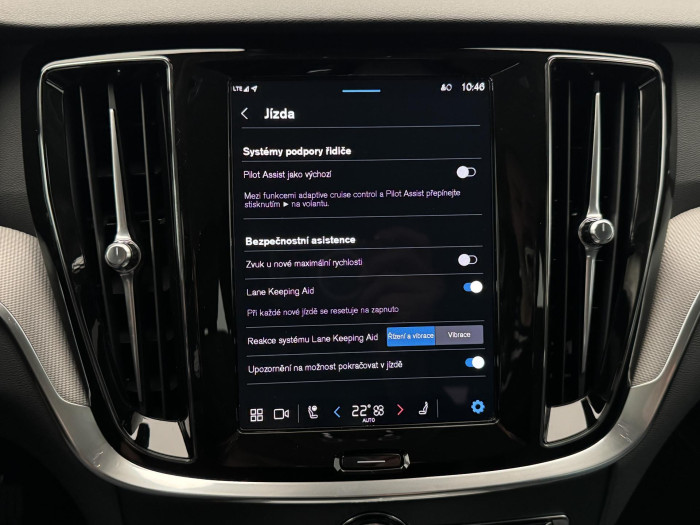 Volvo V60 B4 PLUS DARK CZ 1.maj