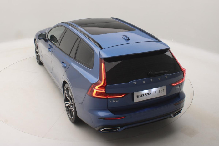 Volvo V60 B6 AWD R-DESIGN REZERVACE
