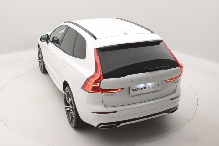 Volvo XC60 B5 AWD R-DESIGN REZERVACE