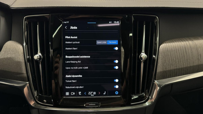 Volvo V90 CROSS COUNTRY B5 REZERVACE