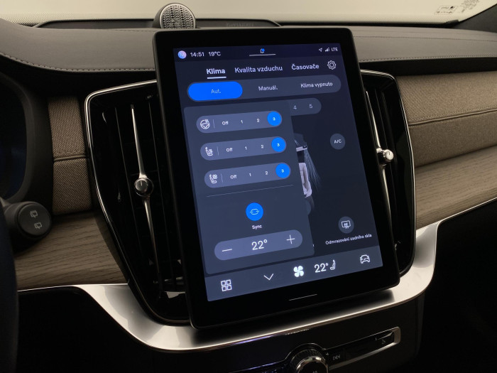 Volvo XC90 T8 AWD RECHARGE REZERVACE