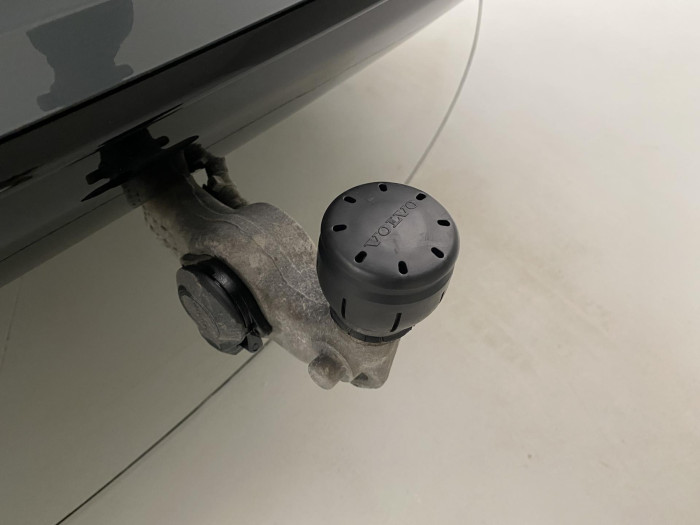 Volvo XC60 B4 AWD PLUS DARK REZERVACE