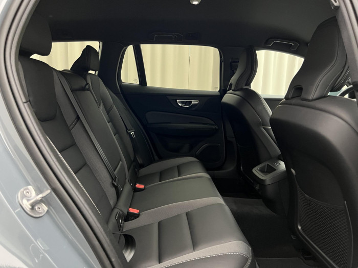Volvo V60 CROSS COUNTRY B4 AWD Aut 1.maj
