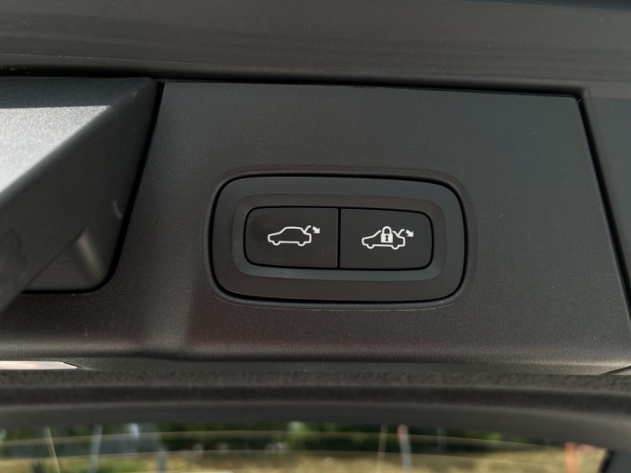 Volvo V90 B4 AWD MOMENTUM Aut REZERVACE 2.0 Momentum