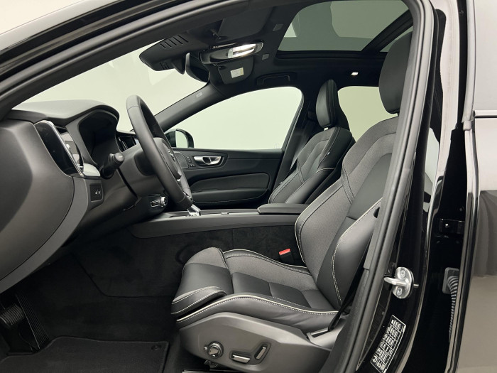 Volvo XC60 T6 AWD RECHARGE BLACK EDITION 2.0 Edition