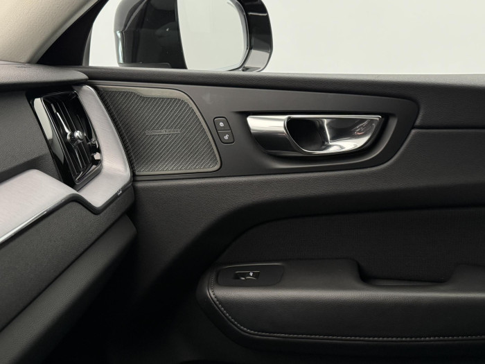 Volvo XC60 D4 MOMENTUM CZ REZERVACE 2.0 d Momentum