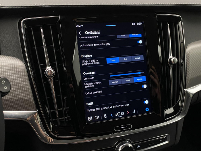 Volvo V90 CC B4 AWD PLUS AUT CZ 1.maj