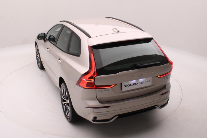 Volvo XC60 B4 AWD DARK PLUS AUT CZ