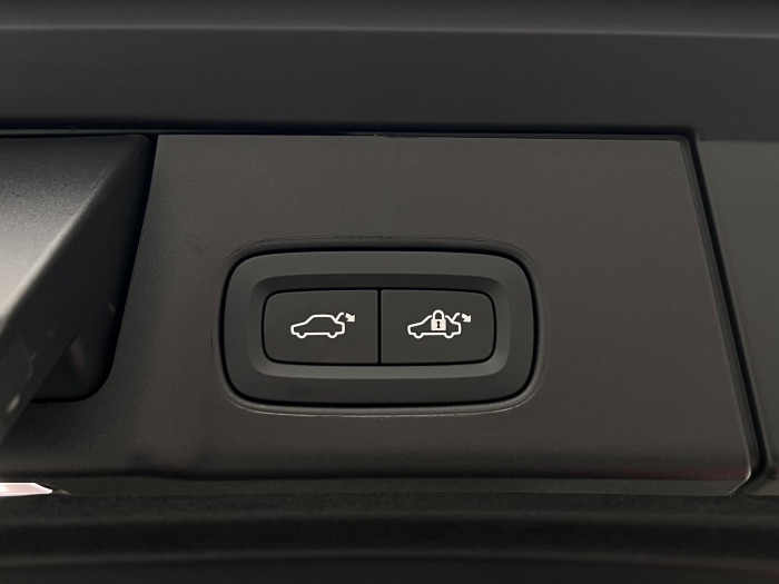 Volvo V90 T6 AWD RECHARGE CORE AUT 1.maj