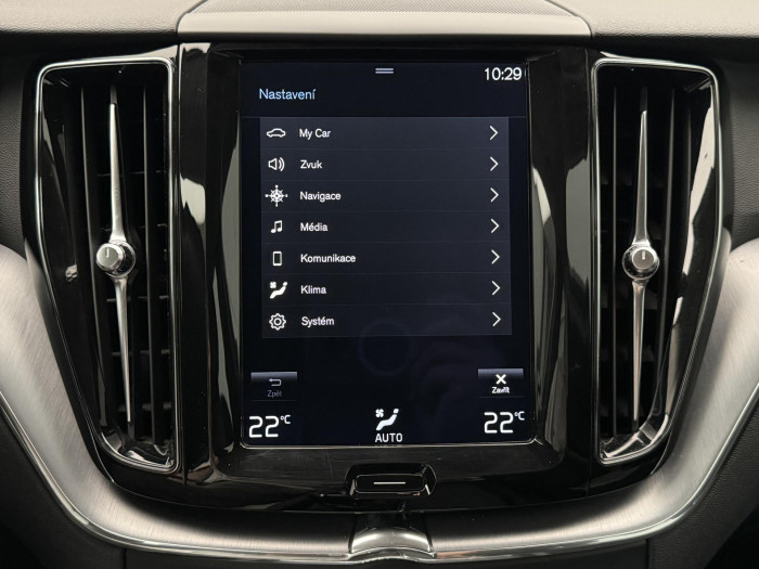 Volvo XC60 T5 MOMENTUM CZ 1.maj 2.0 Momentum