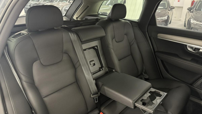 Volvo V90 CROSS COUNTRY B4 AWD REZERVACE