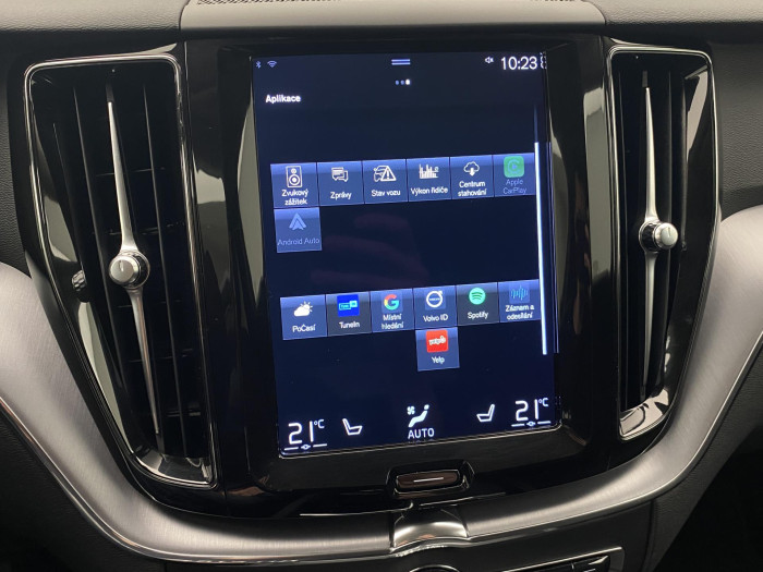 Volvo XC60 B4 AWD MOMENTUM AUT CZ 2.0 Momentum