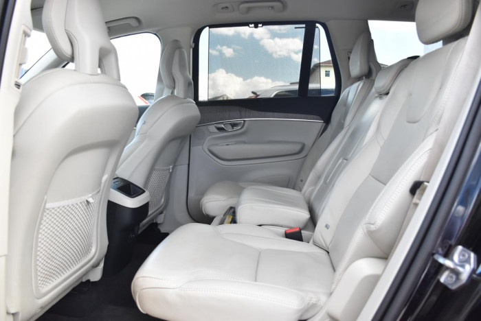 Volvo XC90 B5 AWD INSCRIPTION REZERVACE