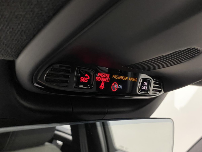 Volvo XC40 B4 MOMENTUM AUT REZERVACE 2.0 Momentum