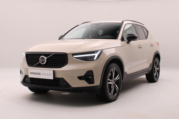 Volvo XC40 B3 DARK PLUS REZERVACE