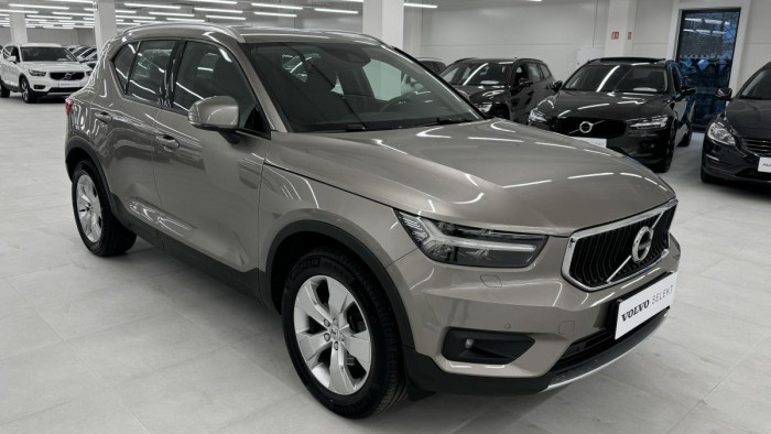 Volvo XC40 B4 AWD MOMENTUM REZERVACE 2.0 Momentum