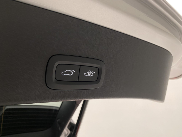 Volvo XC40 B4 DARK PLUS AUT CZ