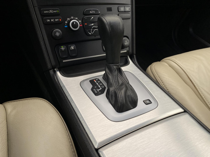 Volvo XC90 2.4 D5 AWD SUMMUM AUT 7 míst 2.4 d Summum