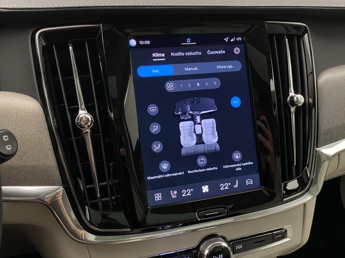 Volvo V90 T8 AWD Plug-in DARK ULTRA