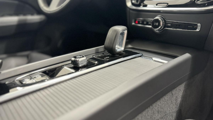 Volvo V60 B4 MOMENTUM AUT REZERVACE 2.0 Momentum