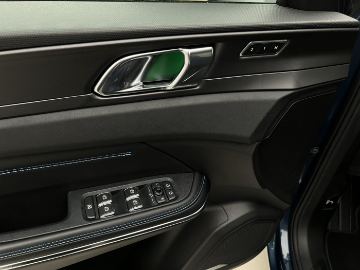 Lynk & Co 01 PHEV DCT AUT