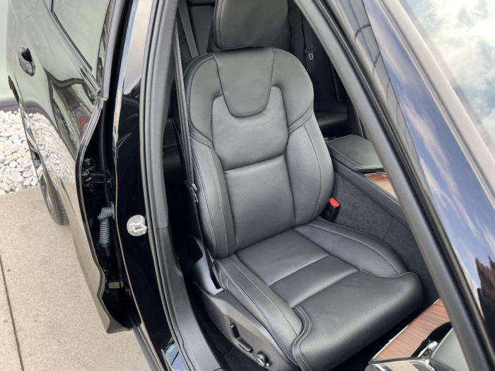 Volvo XC60 B5 AWD ULTIMATE DARK Aut CZ