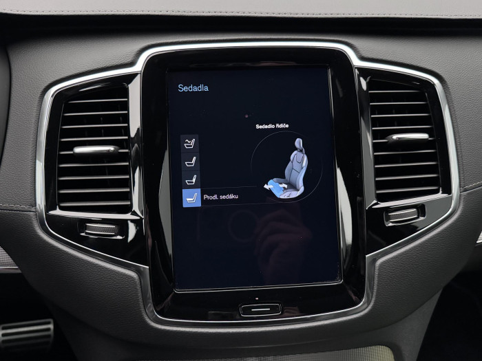 Volvo XC90 B5 AWD R-DESIGN REZERVACE