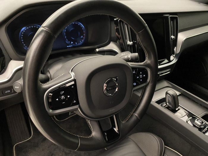 Volvo S60 B5 AWD R-DESIGN AUT REZERVACE