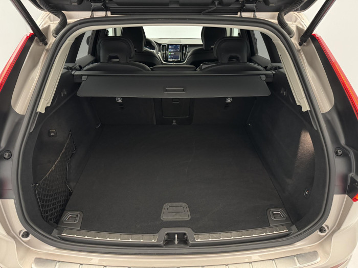 Volvo XC60 B4 AWD PLUS DARK AUT 1. maj.