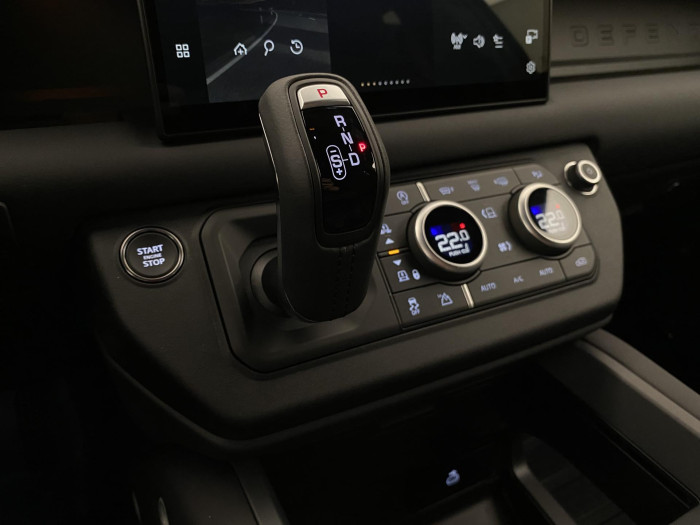 Land Rover Defender 110 D300 X-DYNAMIC SE AWD AUT 3.0 d Dynamic SE