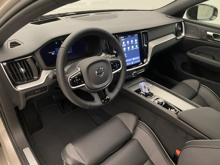 Volvo V60 B4 AUT DARK PLUS