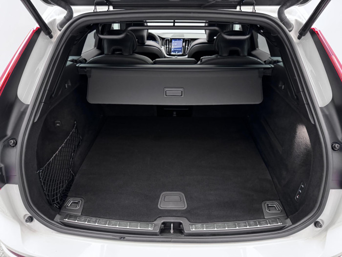 Volvo XC60 T8 AWD RECHARGE REZERVACE