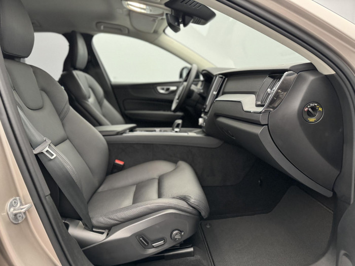 Volvo XC60 B4 AWD PLUS DARK AUT 1. maj