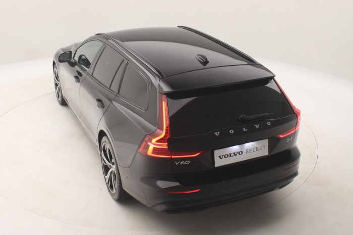 Volvo V60 B4 PLUS DARK REZERVACE