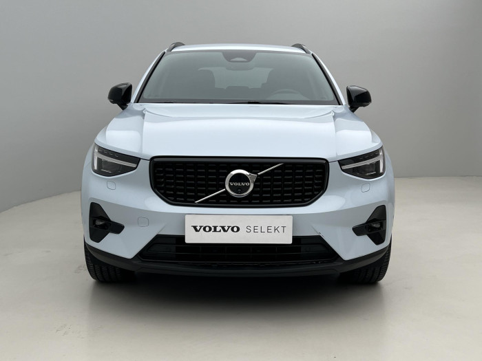 Volvo XC40 B3 PLUS DARK AUT CZ