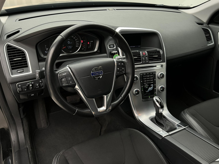 Volvo XC60 D4 AWD MOMENTUM AUT CZ 2.4 d Momentum