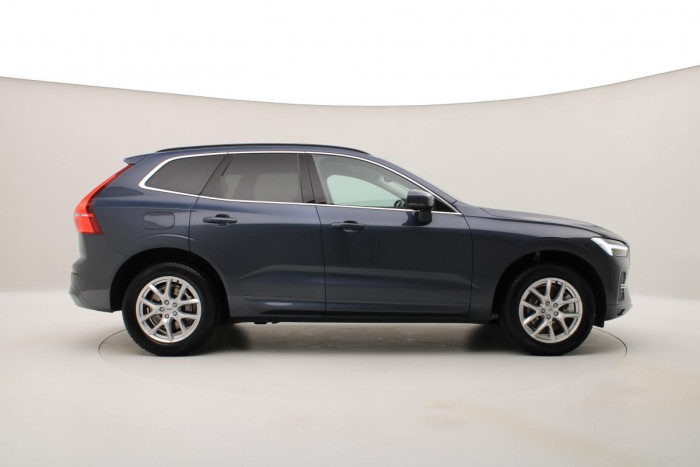 Volvo XC60 B4 MOMENTUM AUT REZERVACE 2.0 Momentum