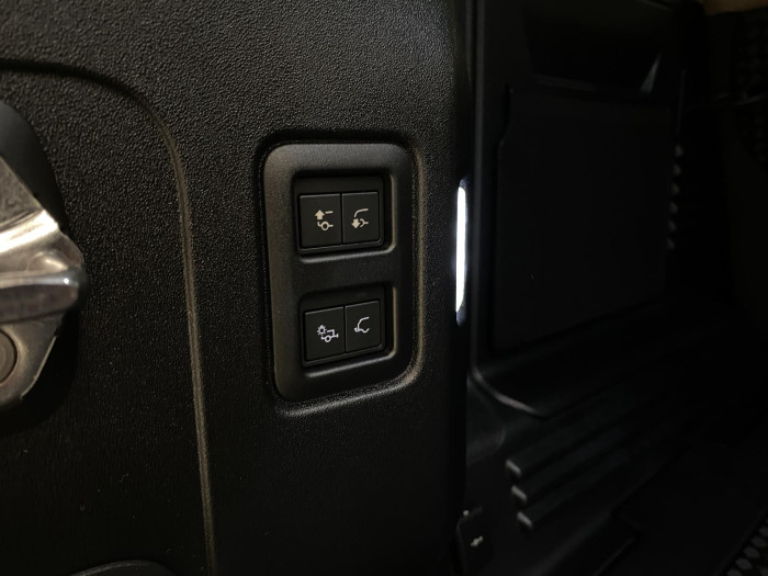 Land Rover Defender 110 D300 X-D HSE REZERVACE 3.0 d d