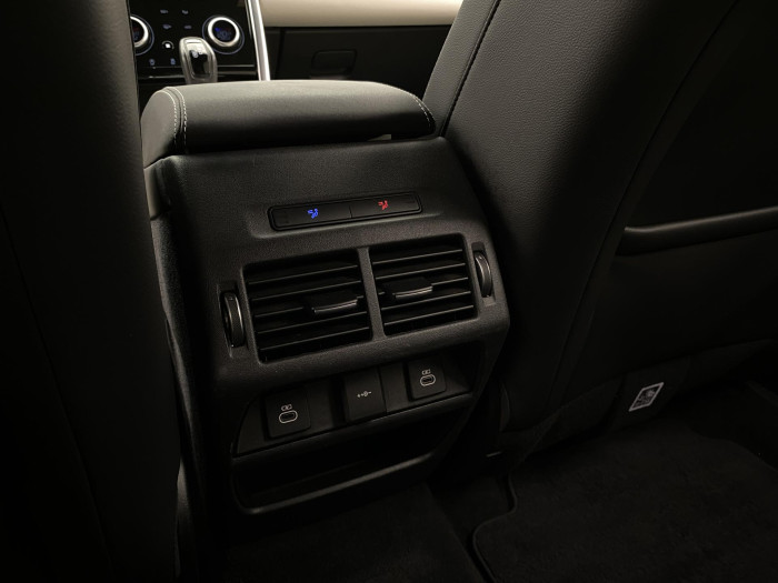 Land Rover Discovery Sport D200 AWD R-DYNAMIC REZERVACE 2.0 d Dynamic