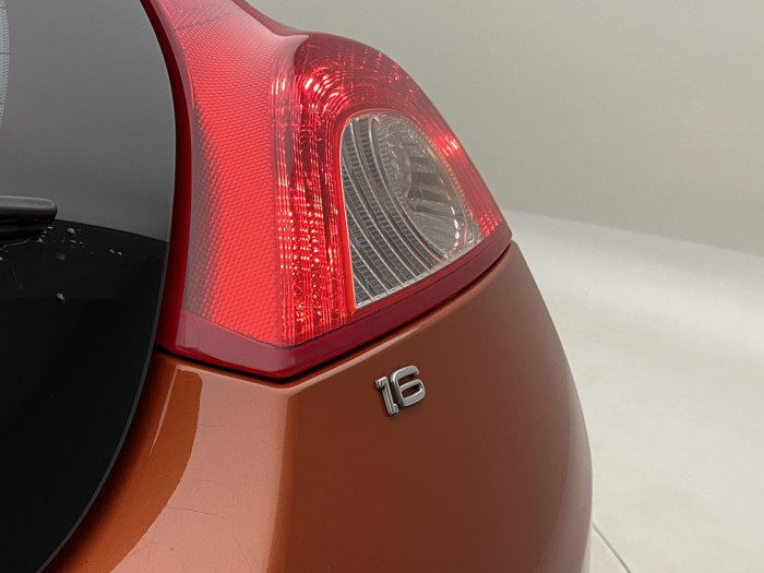 Volvo C30 1.6i MOMENTUM CZ REZERVACE 1.6 i Momentum
