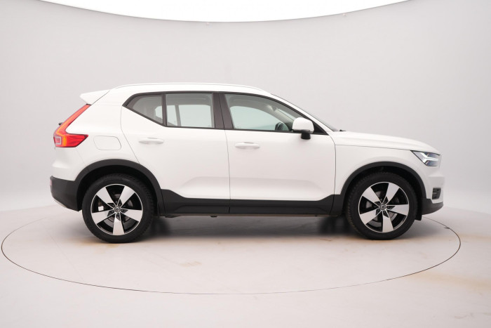 Volvo XC40 T4 AWD MOMENTUM REZERVACE 2.0 Momentum