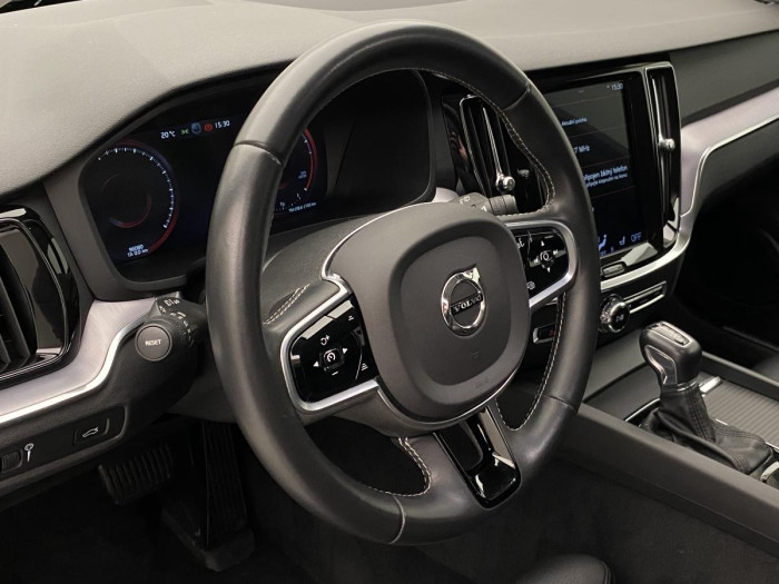 Volvo V60 T5 MOMENTUM AUT CZ REZERVACE 2.0 Momentum