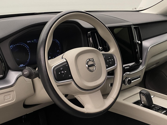 Volvo XC60 B4 AWD MOMENTUM AUT CZ 2.0 Momentum